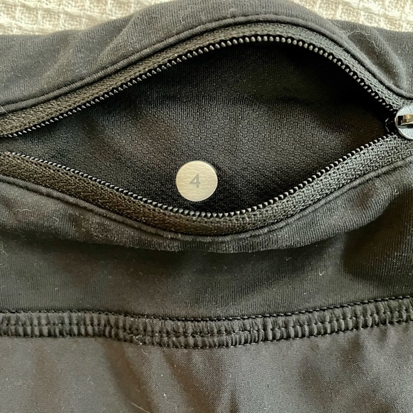 Lululemon Speed Up Low-Rise Lined Short 2.5" Size 4 Athletic Running Shorts - Picture 4 of 9